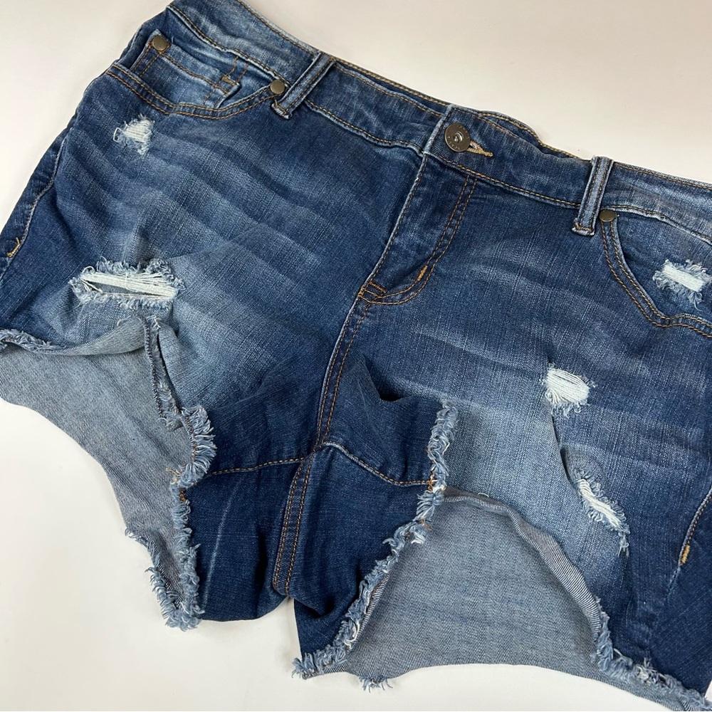 Torrid Women’s Size 16 Short Shorts Jean Dark Wash Distressed Blue #2903 - Picture 5 of 10